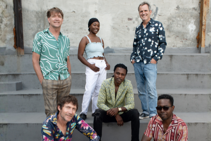 Das Bild zeigt die Band Freshlyground
