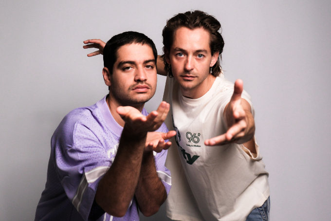 Das Bild zeigt das Duo EYPA